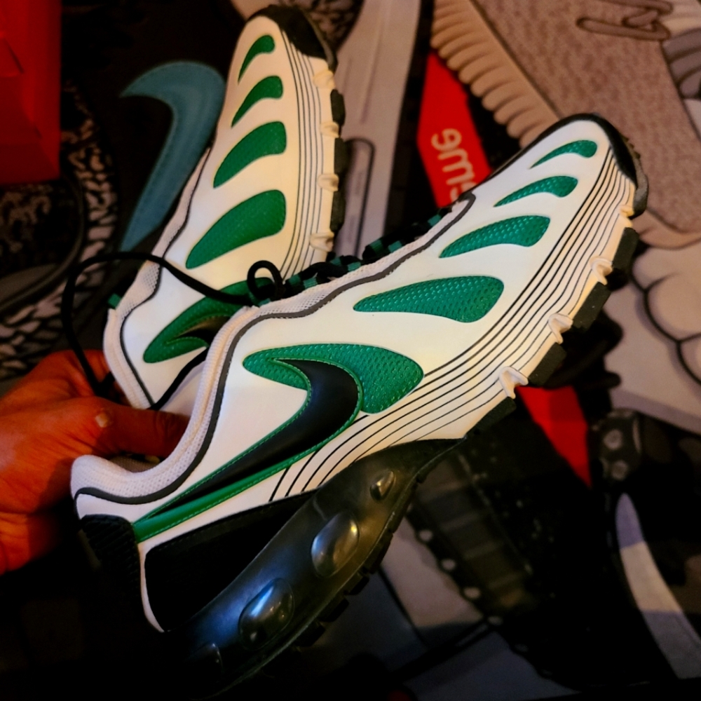 Nike Men's White Green Black Athletic Shoes